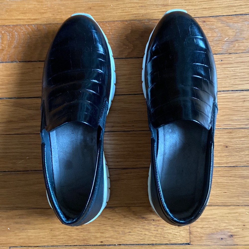Black leather slip-on casual shoes